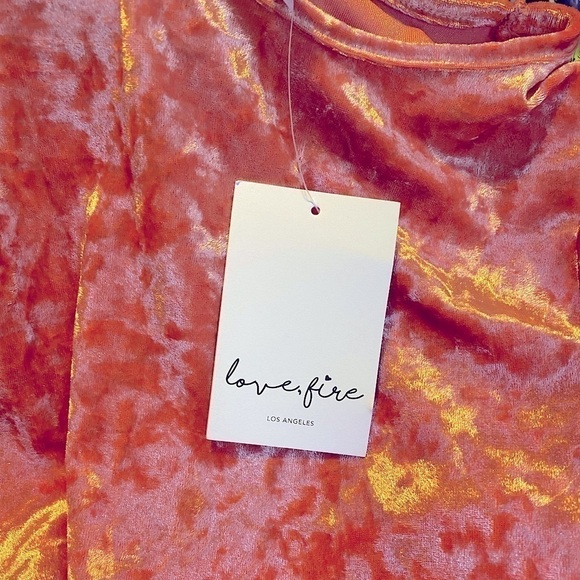 NWT love, Fire Crushed Velvet Long Sleeve Crop Top Peachy/Pink Size Medium - Picture 9 of 12